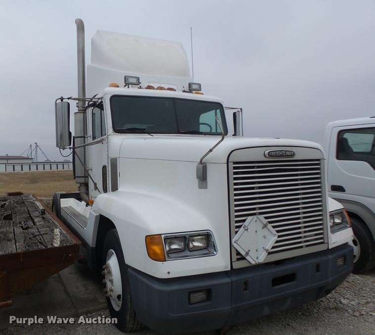 image for item DA3264 1998 Freightliner FLD semi truck