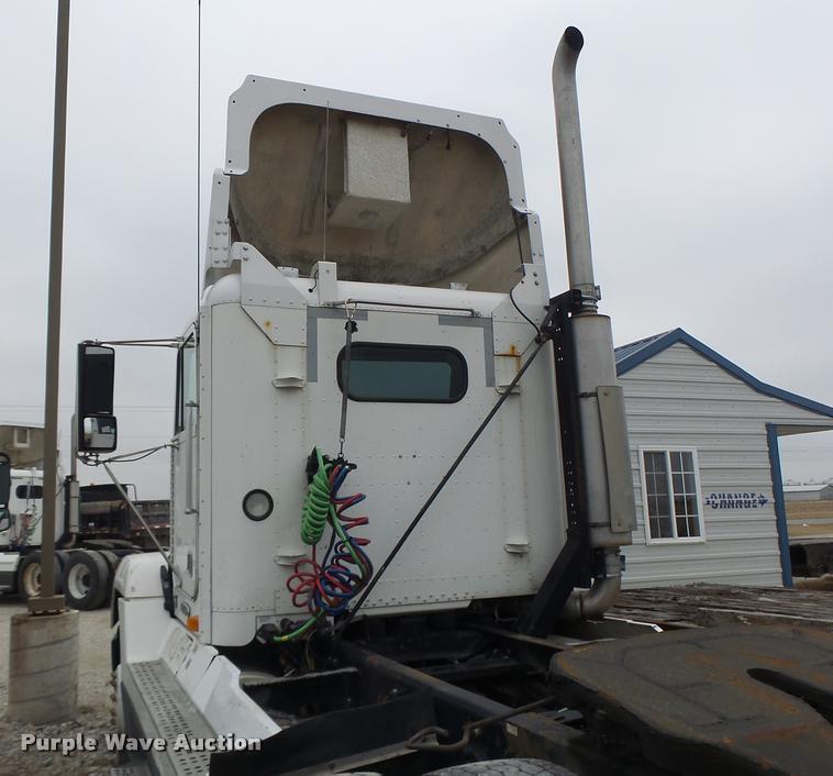 image for item DA3264 1998 Freightliner FLD semi truck