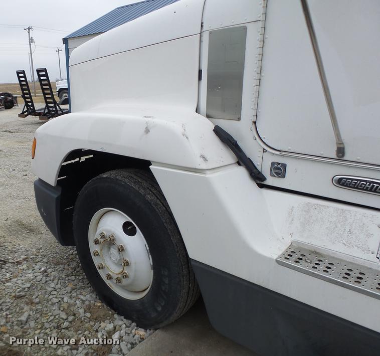 image for item DA3264 1998 Freightliner FLD semi truck