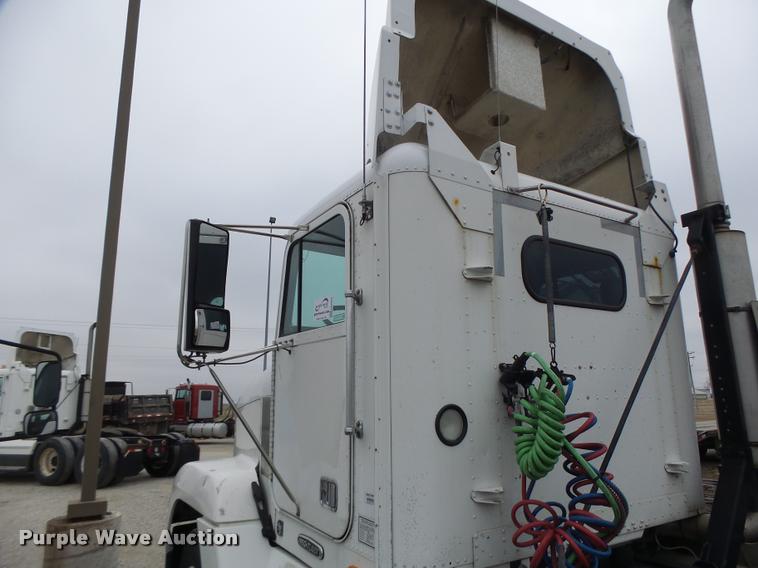 image for item DA3264 1998 Freightliner FLD semi truck