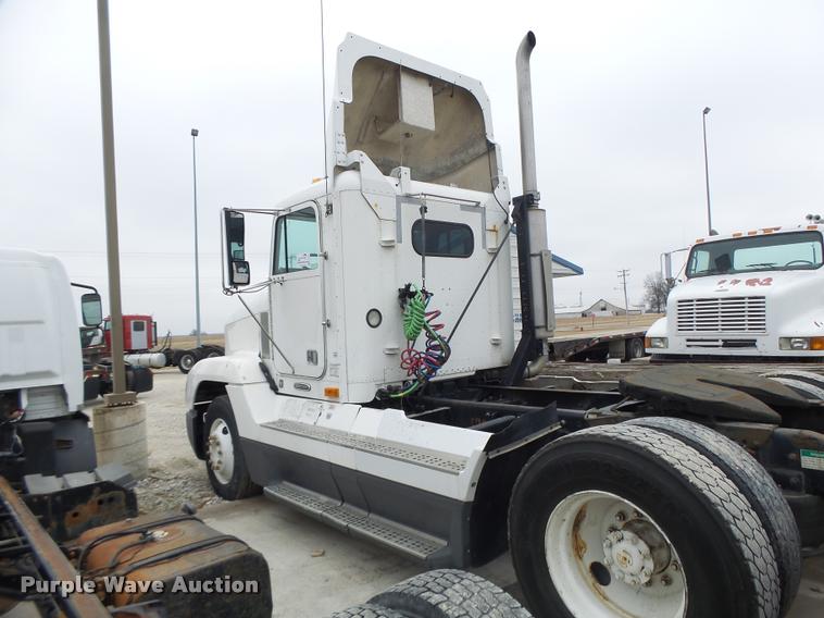 image for item DA3264 1998 Freightliner FLD semi truck