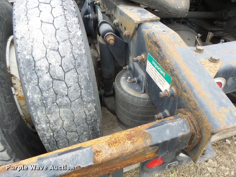 image for item DA3264 1998 Freightliner FLD semi truck