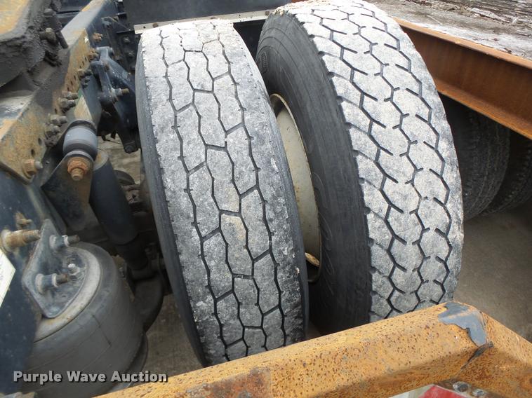 image for item DA3264 1998 Freightliner FLD semi truck