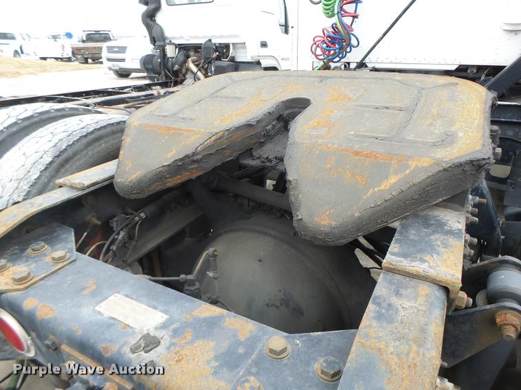 image for item DA3264 1998 Freightliner FLD semi truck