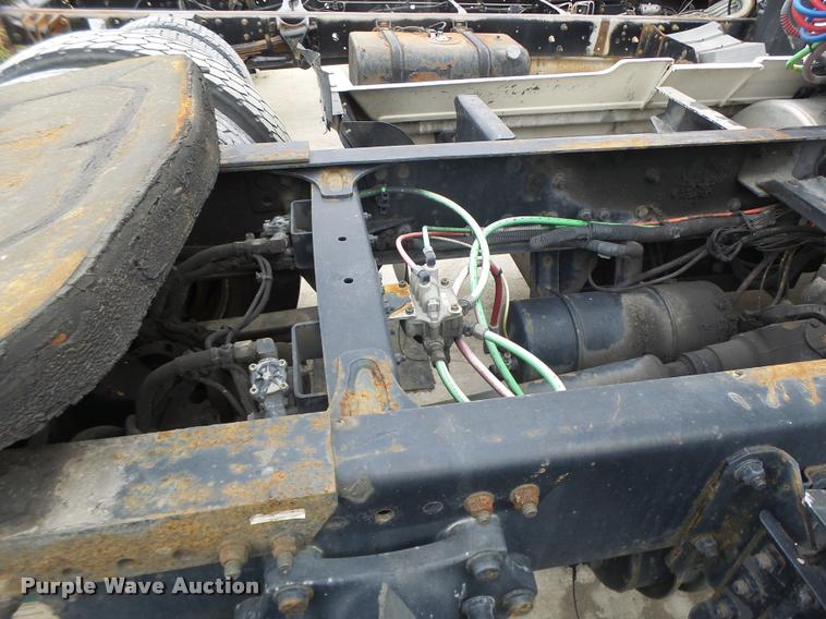 image for item DA3264 1998 Freightliner FLD semi truck