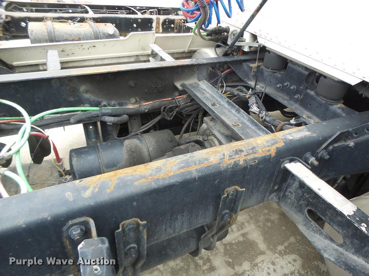 image for item DA3264 1998 Freightliner FLD semi truck