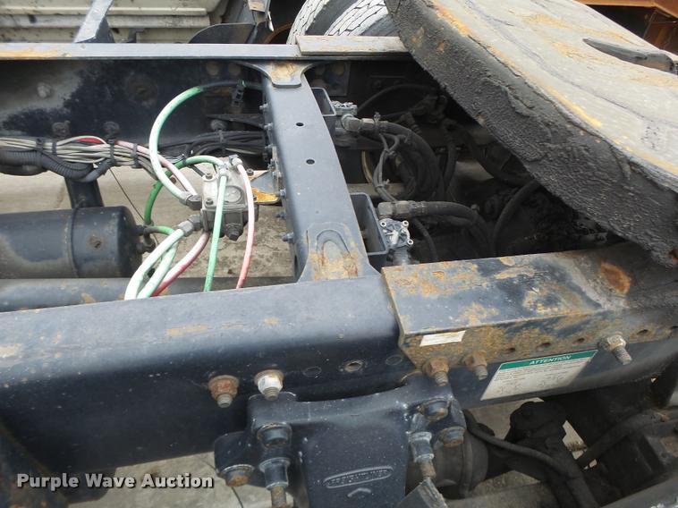 image for item DA3264 1998 Freightliner FLD semi truck