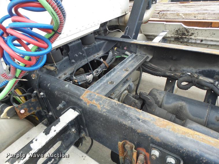 image for item DA3264 1998 Freightliner FLD semi truck