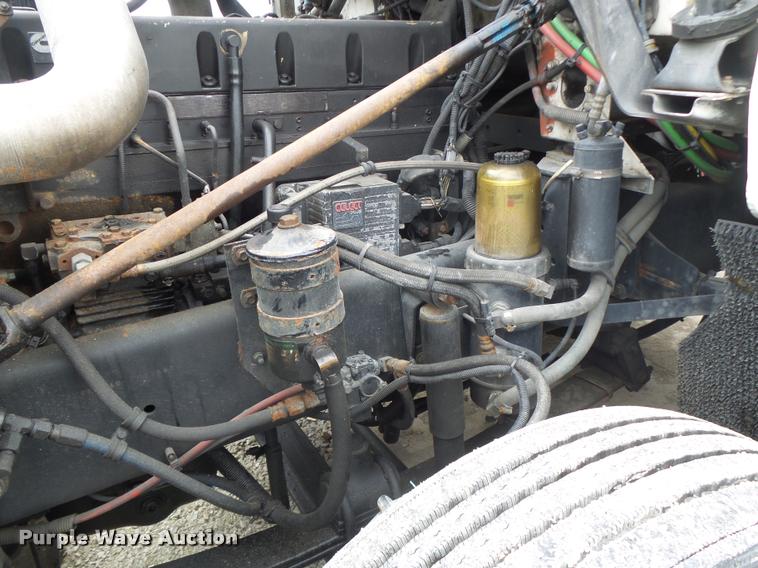 image for item DA3264 1998 Freightliner FLD semi truck