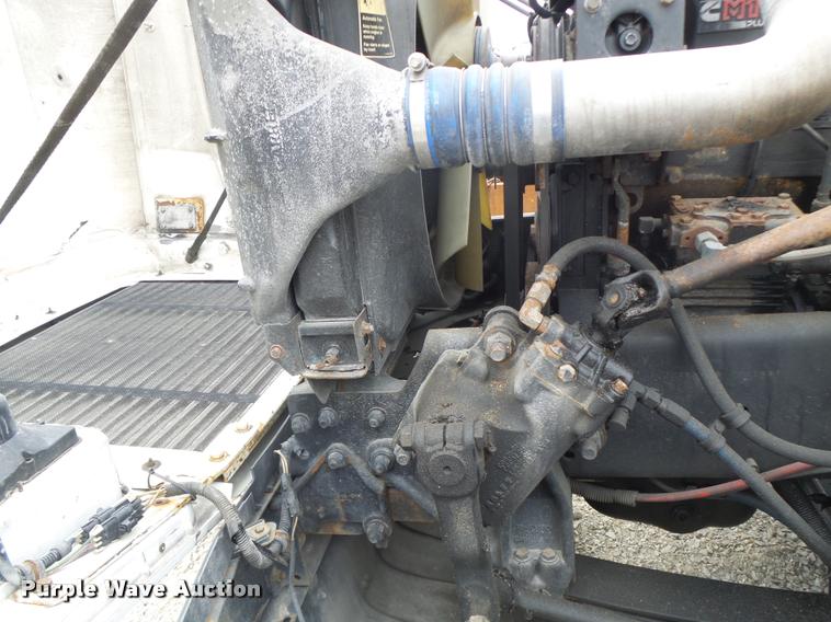 image for item DA3264 1998 Freightliner FLD semi truck