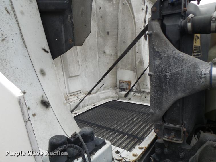 image for item DA3264 1998 Freightliner FLD semi truck