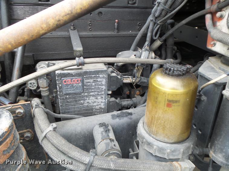 image for item DA3264 1998 Freightliner FLD semi truck