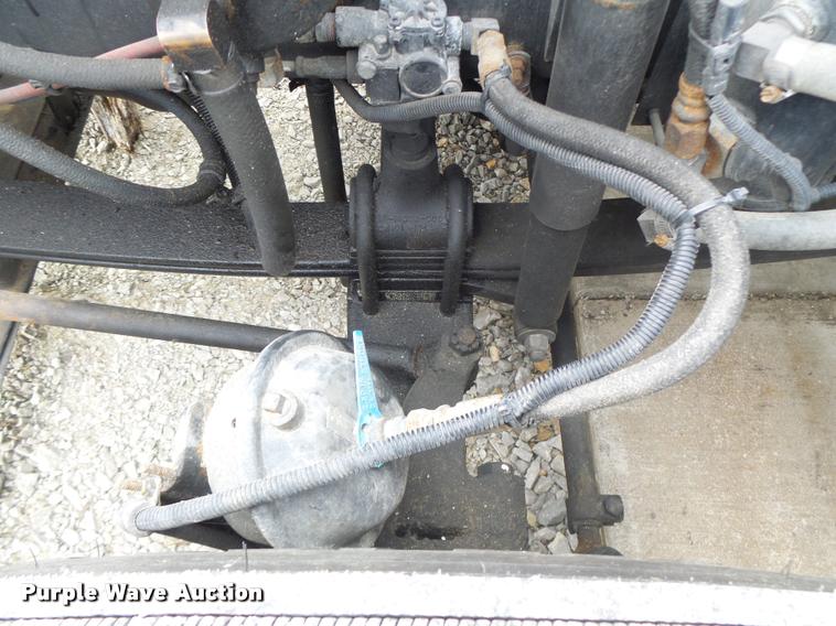 image for item DA3264 1998 Freightliner FLD semi truck