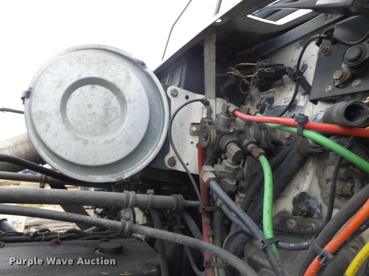 image for item DA3264 1998 Freightliner FLD semi truck