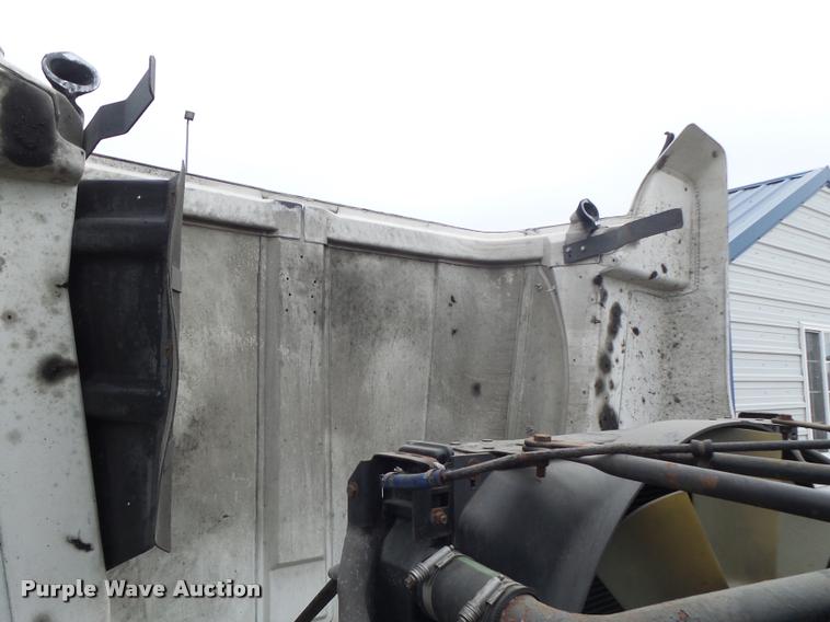 image for item DA3264 1998 Freightliner FLD semi truck