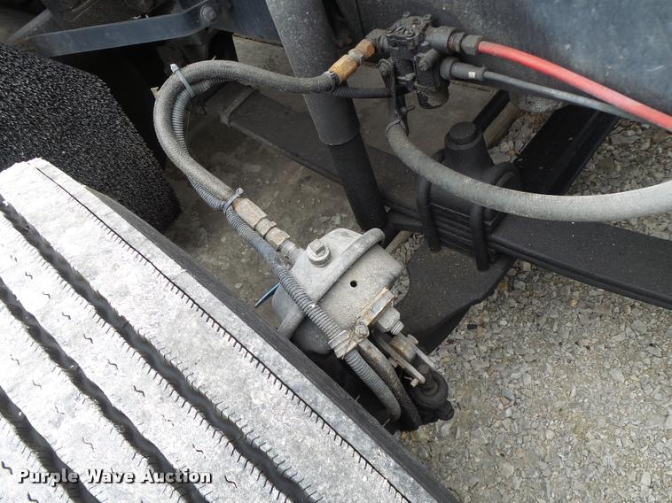 image for item DA3264 1998 Freightliner FLD semi truck