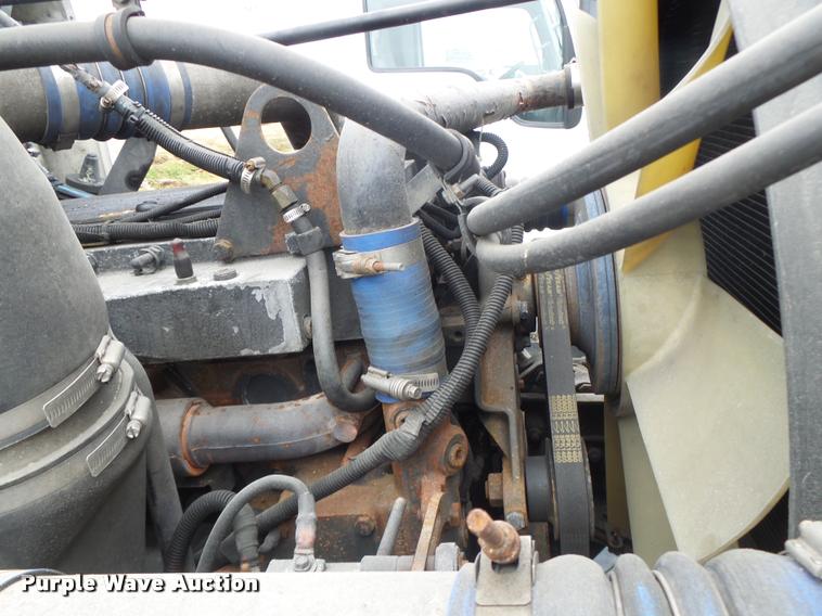 image for item DA3264 1998 Freightliner FLD semi truck