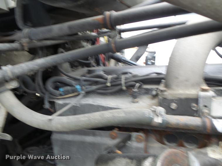 image for item DA3264 1998 Freightliner FLD semi truck