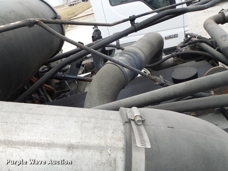 image for item DA3264 1998 Freightliner FLD semi truck