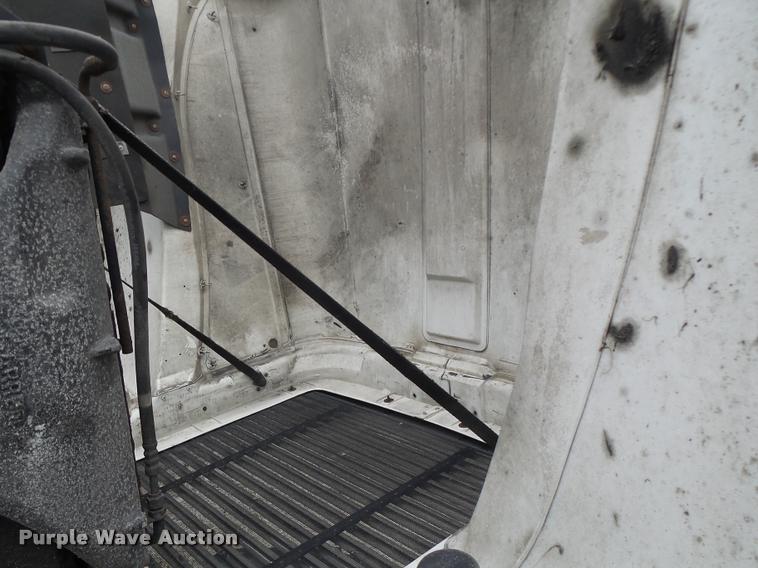 image for item DA3264 1998 Freightliner FLD semi truck