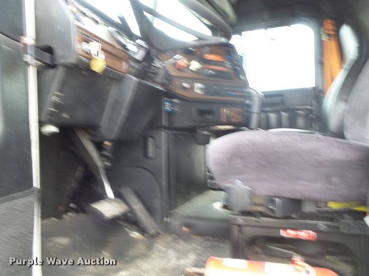 image for item DA3264 1998 Freightliner FLD semi truck