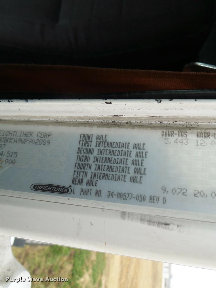 image for item DA3264 1998 Freightliner FLD semi truck