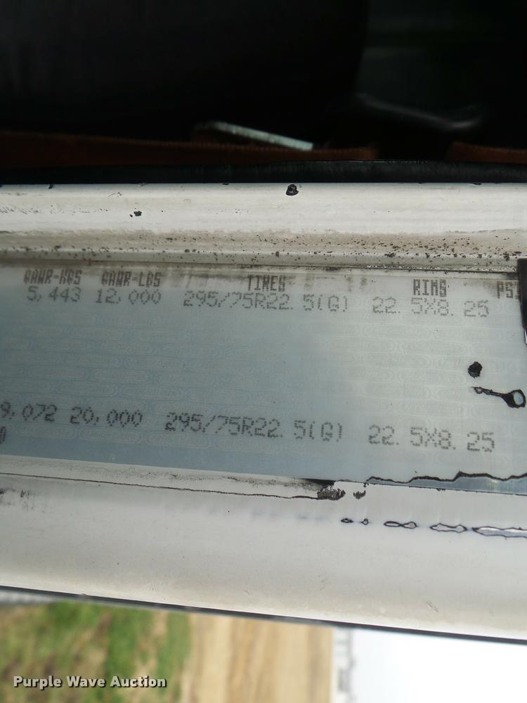 image for item DA3264 1998 Freightliner FLD semi truck