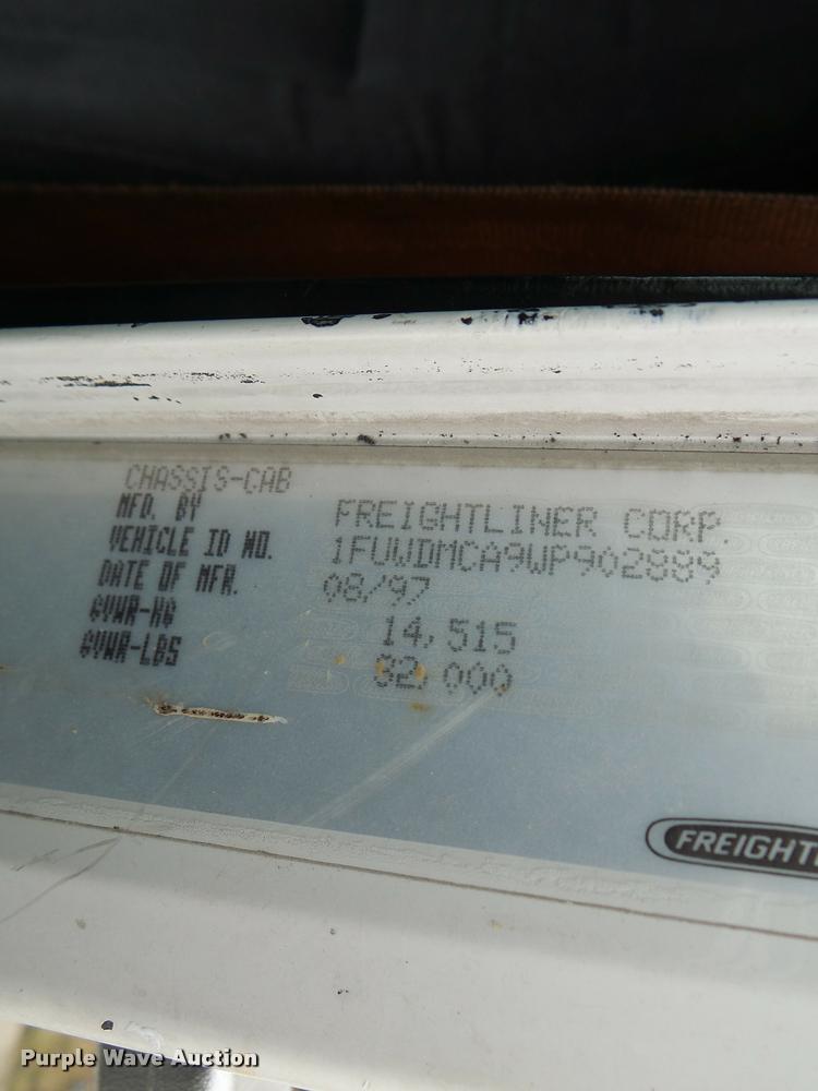 image for item DA3264 1998 Freightliner FLD semi truck