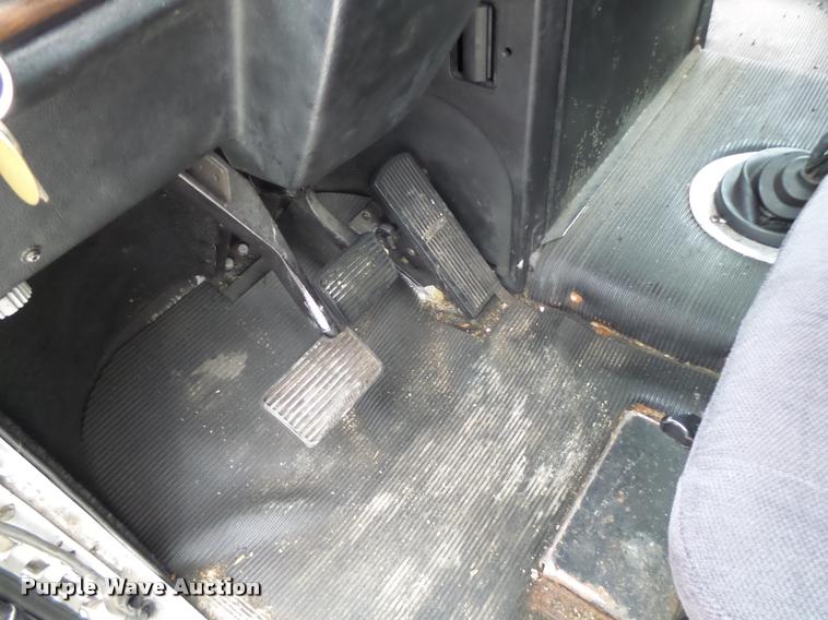 image for item DA3264 1998 Freightliner FLD semi truck