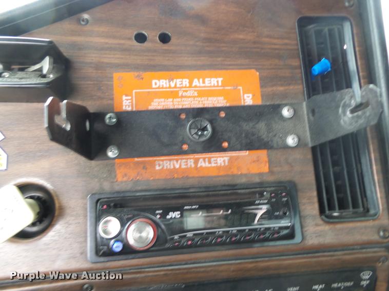 image for item DA3264 1998 Freightliner FLD semi truck