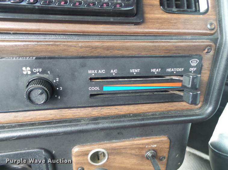 image for item DA3264 1998 Freightliner FLD semi truck