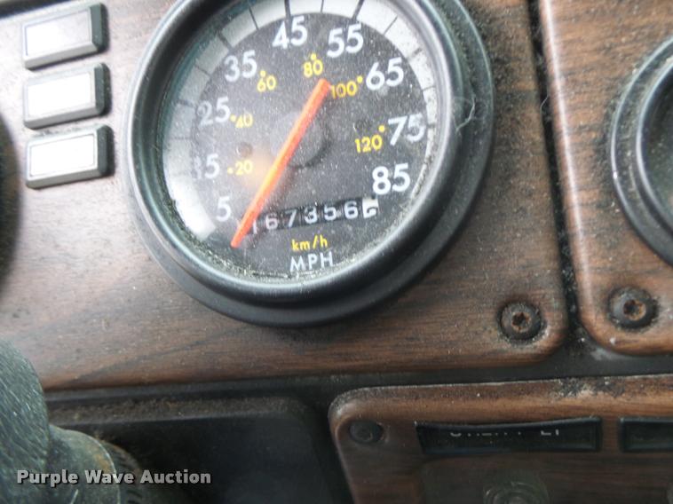 image for item DA3264 1998 Freightliner FLD semi truck