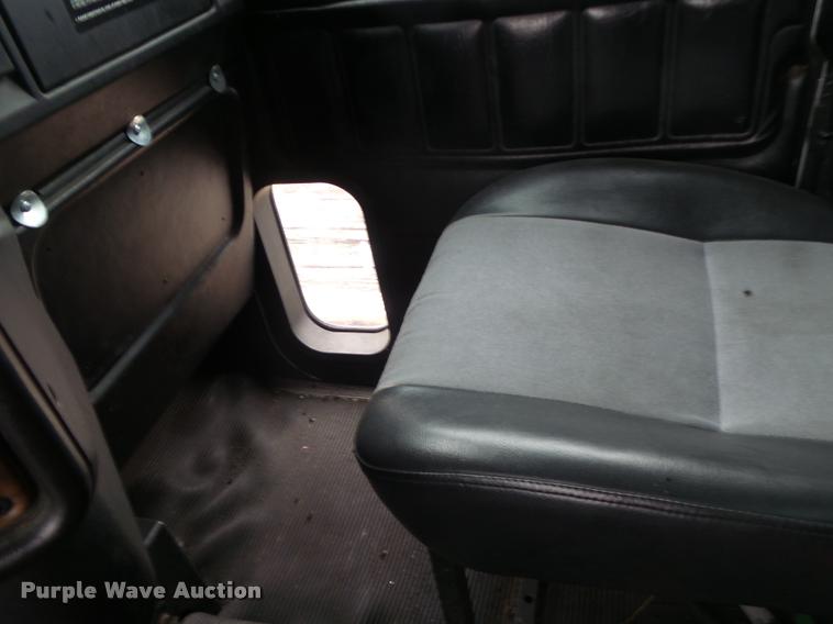 image for item DA3264 1998 Freightliner FLD semi truck