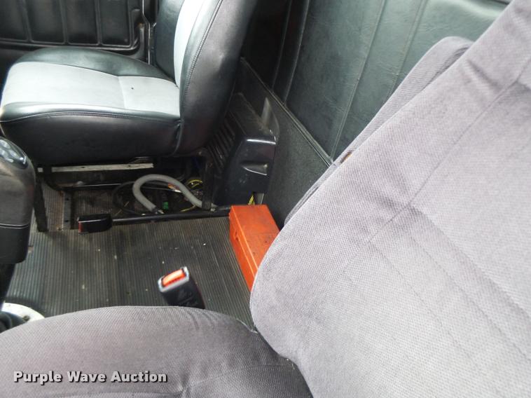 image for item DA3264 1998 Freightliner FLD semi truck