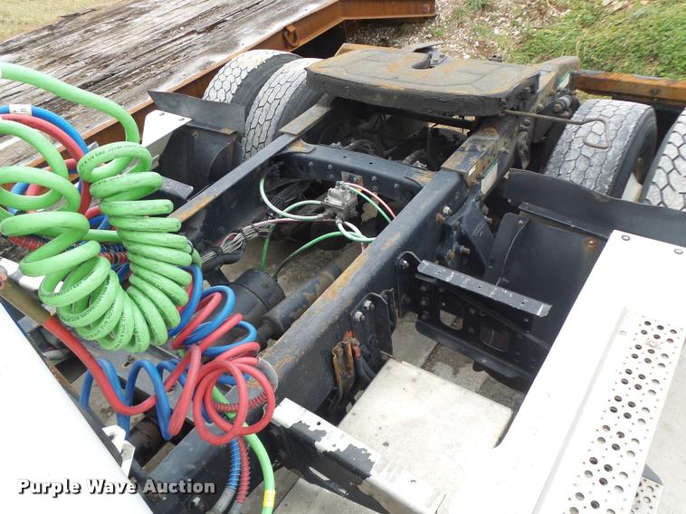 image for item DA3264 1998 Freightliner FLD semi truck