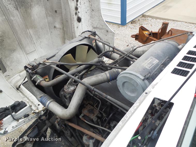 image for item DA3264 1998 Freightliner FLD semi truck