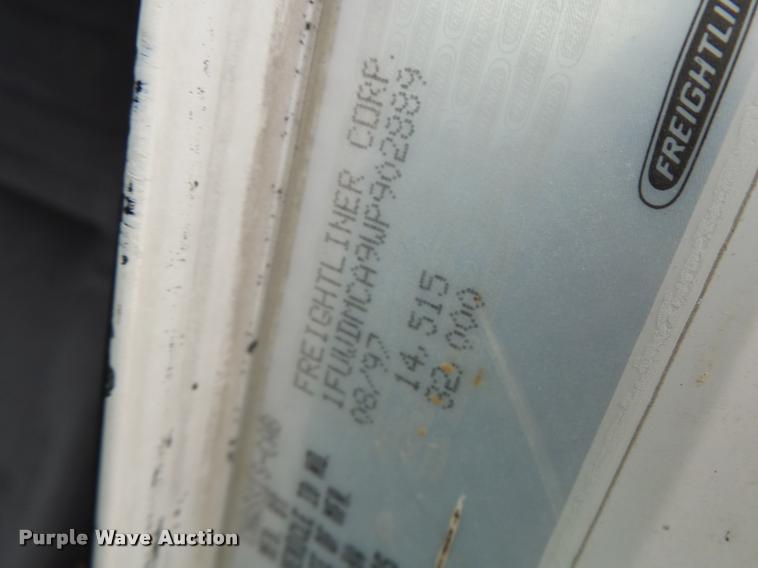 image for item DA3264 1998 Freightliner FLD semi truck