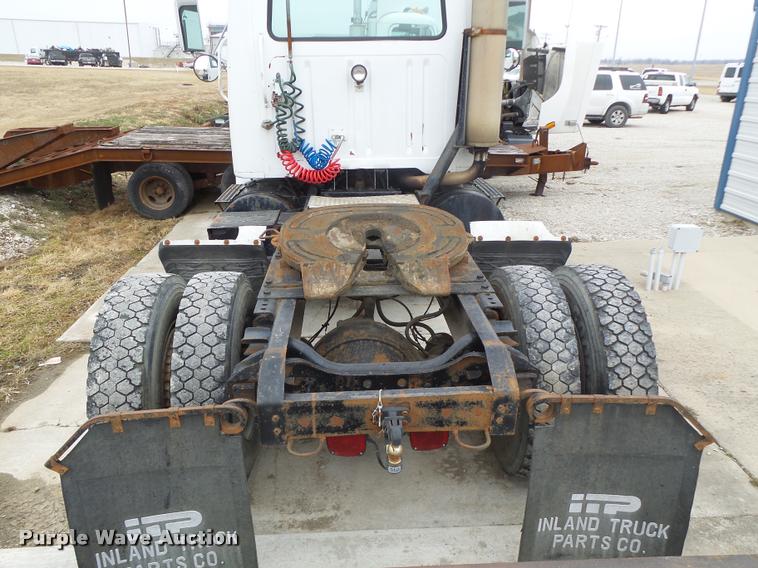 image for item DA3265 1995 International 8100 semi truck