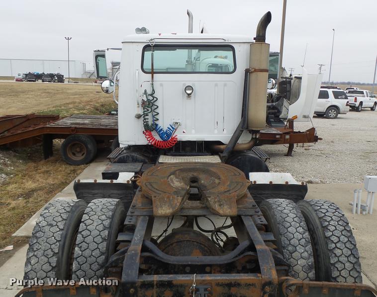 image for item DA3265 1995 International 8100 semi truck