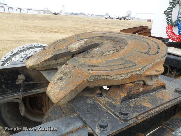 image for item DA3265 1995 International 8100 semi truck