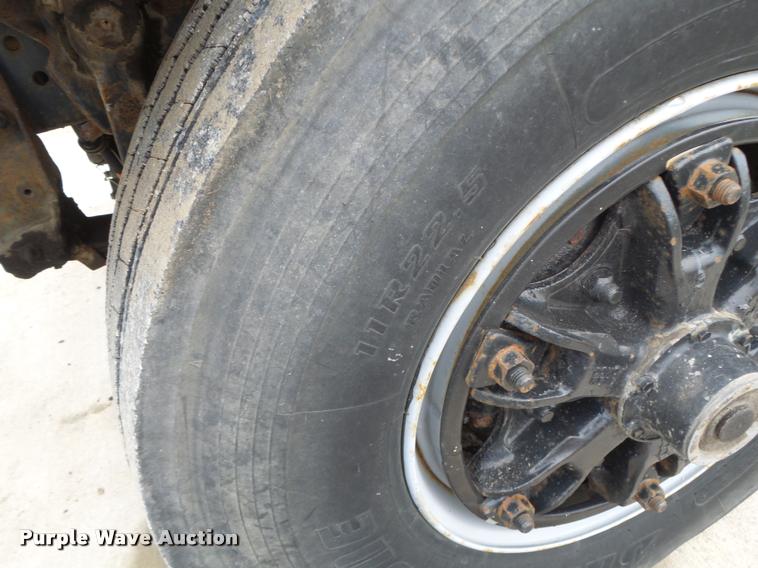 image for item DA3265 1995 International 8100 semi truck