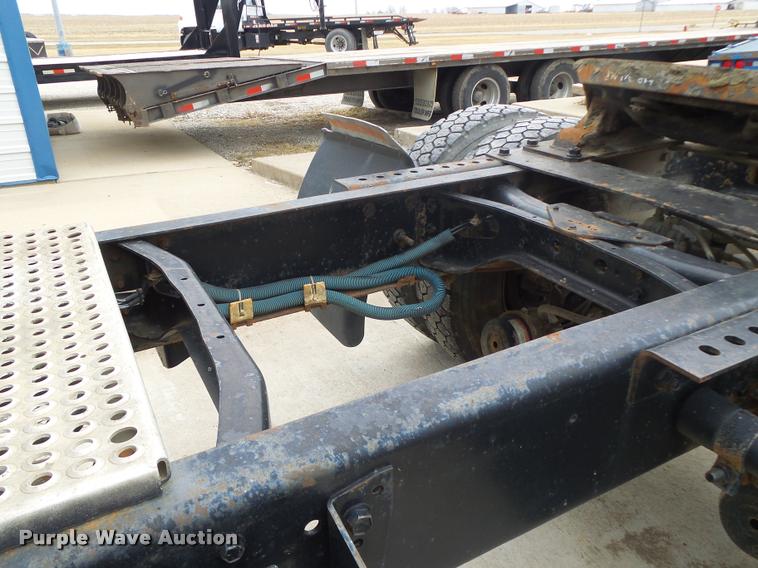 image for item DA3265 1995 International 8100 semi truck