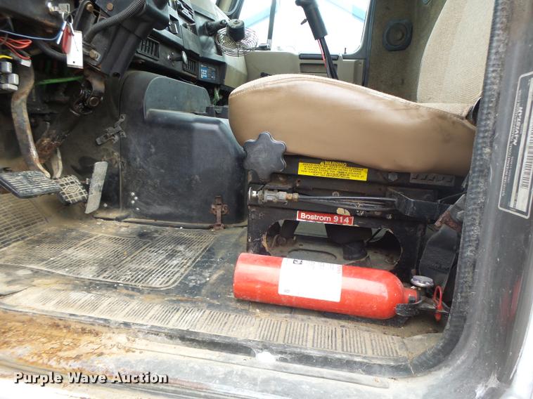 image for item DA3265 1995 International 8100 semi truck