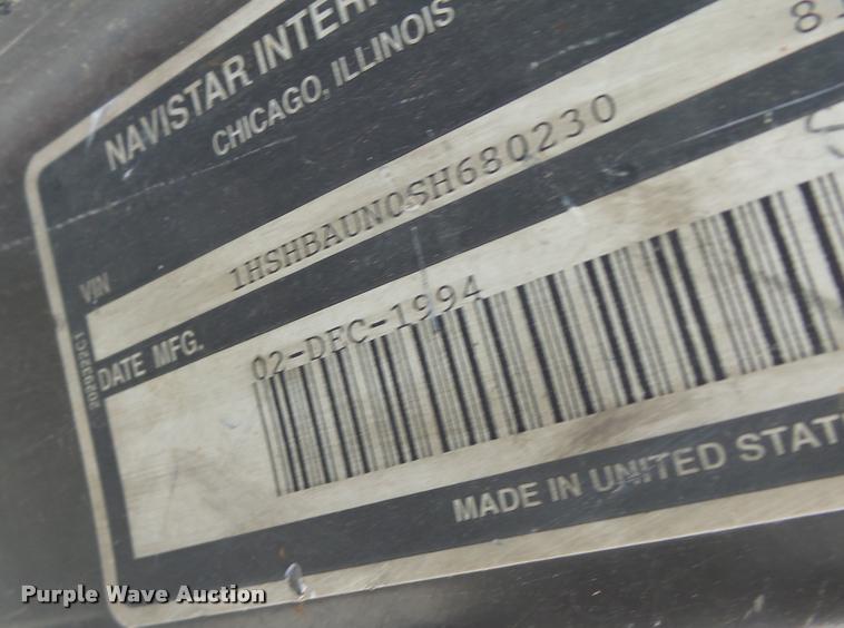 image for item DA3265 1995 International 8100 semi truck