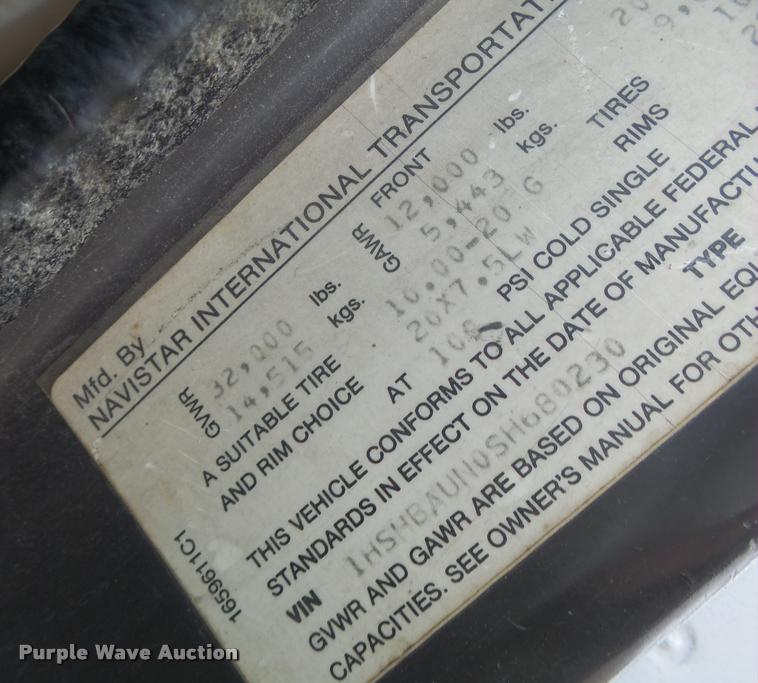 image for item DA3265 1995 International 8100 semi truck