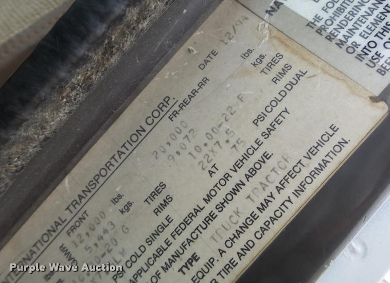 image for item DA3265 1995 International 8100 semi truck