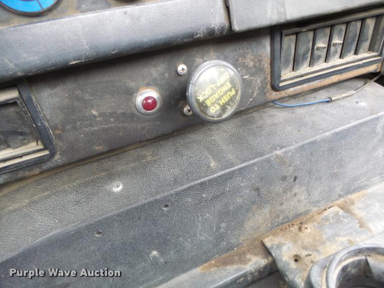 image for item DA3265 1995 International 8100 semi truck