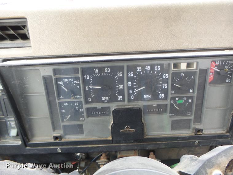 image for item DA3265 1995 International 8100 semi truck