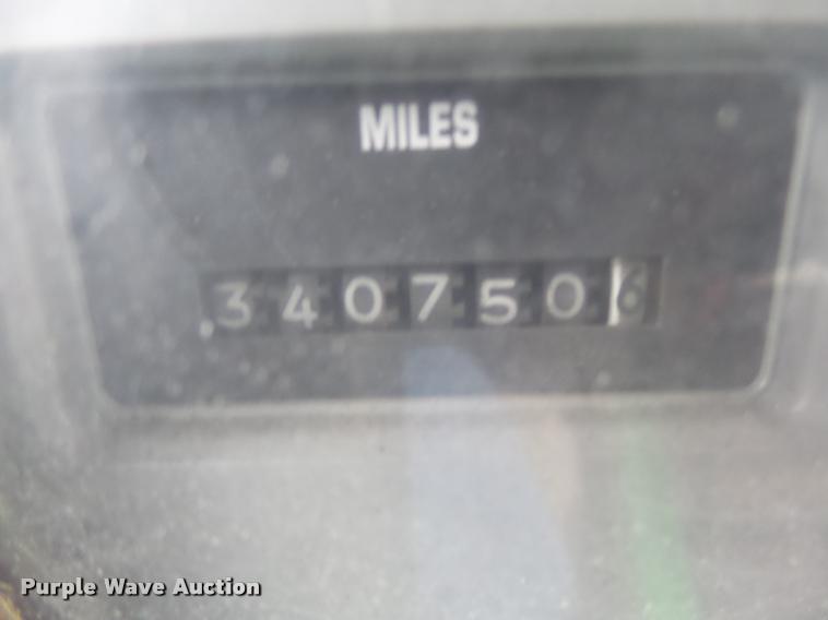 image for item DA3265 1995 International 8100 semi truck