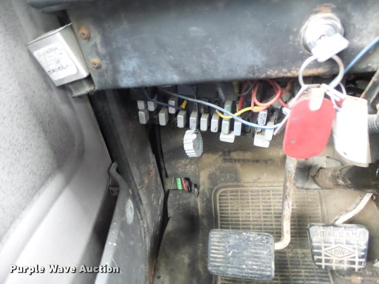 image for item DA3265 1995 International 8100 semi truck